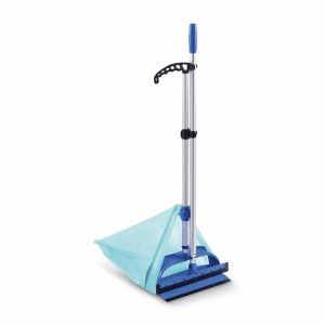 Dustpan with rubber profile with sweeping slide
